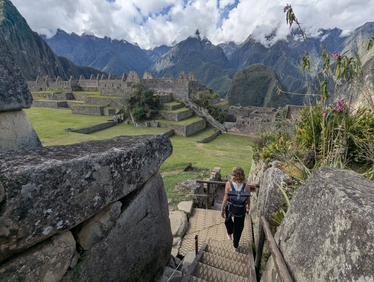 Wandern durch die Inka Stätte Macchu Picchu