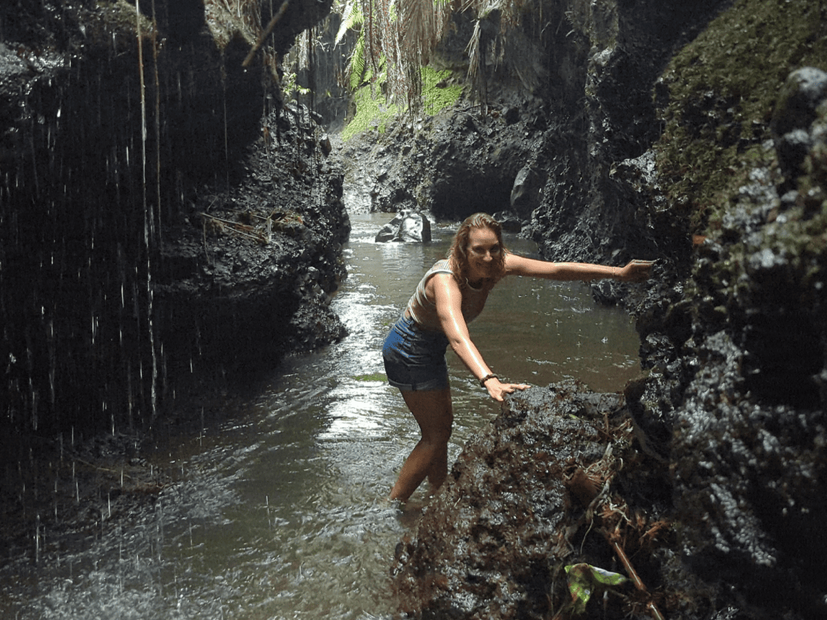 Durch das Wasser zum Sarang Walet auf Lombok