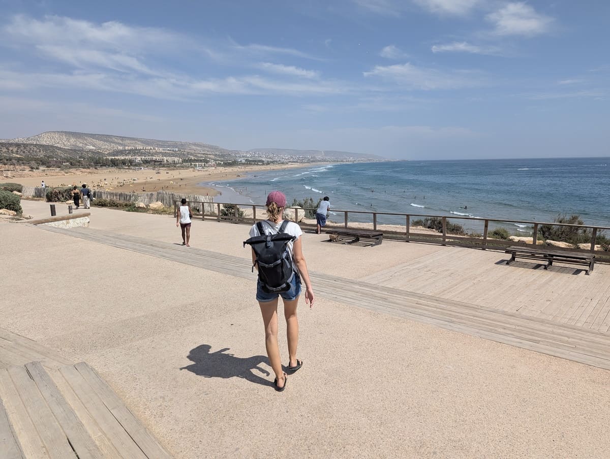 Spazierweg mit Aussicht aufs Meer