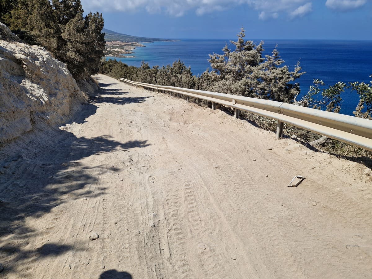 Der Wanderweg ist zeitgleich Jeep Strecke