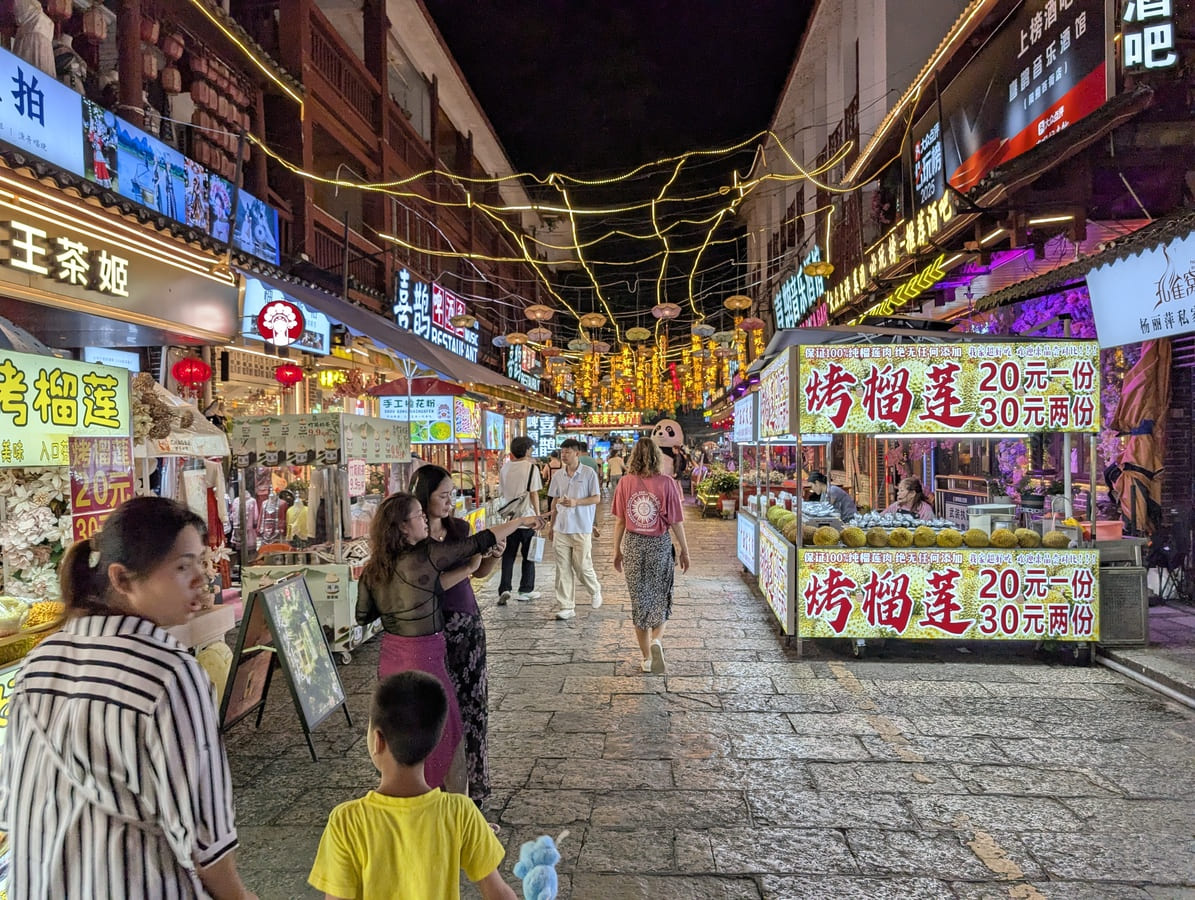 Abends durch die Weststreet schlendern
