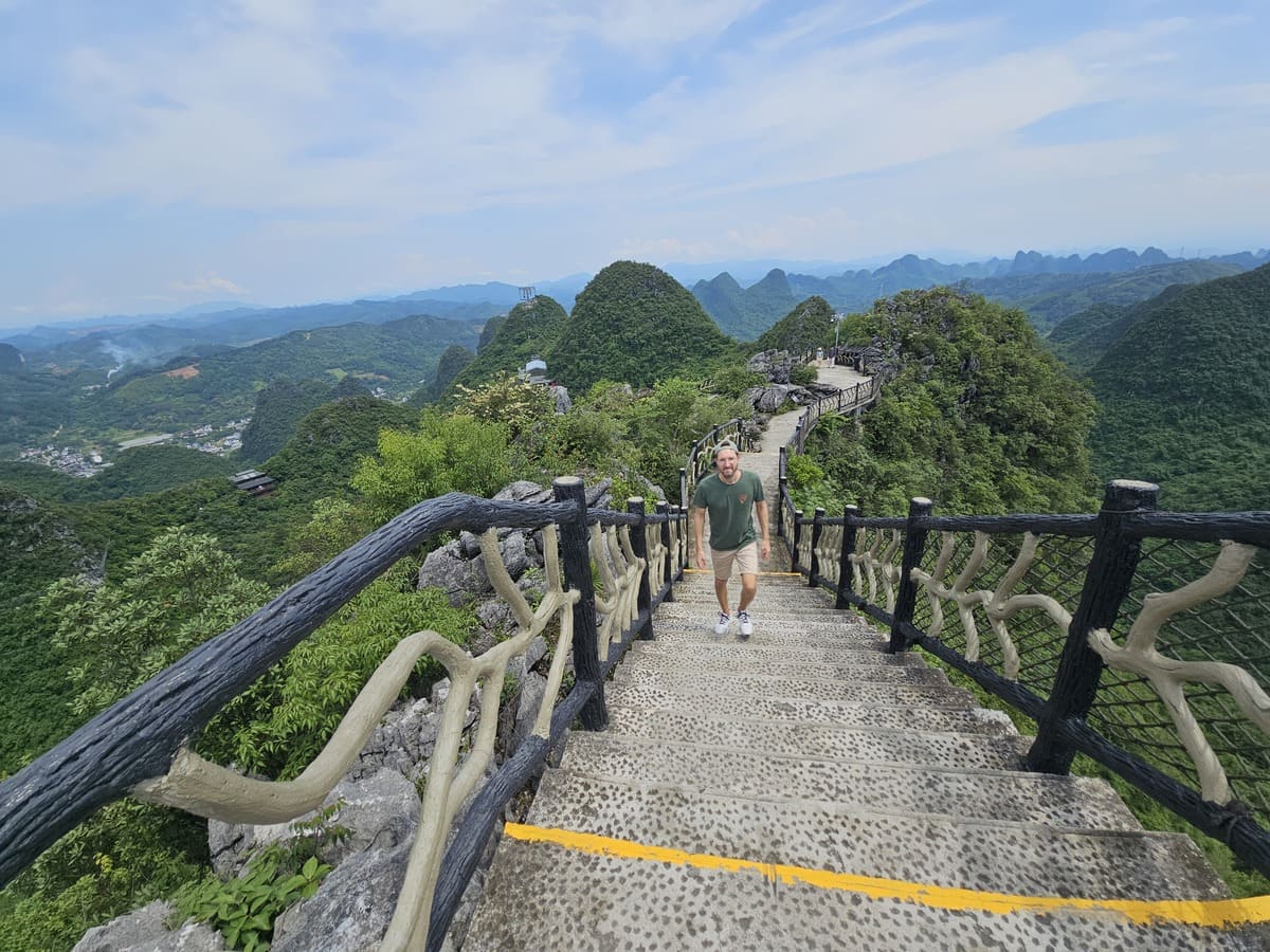 Weite Aussichten auf die umliegende Karstlandschaft