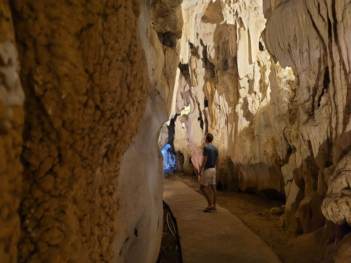 Die beeindruckende Trung Trang Cave