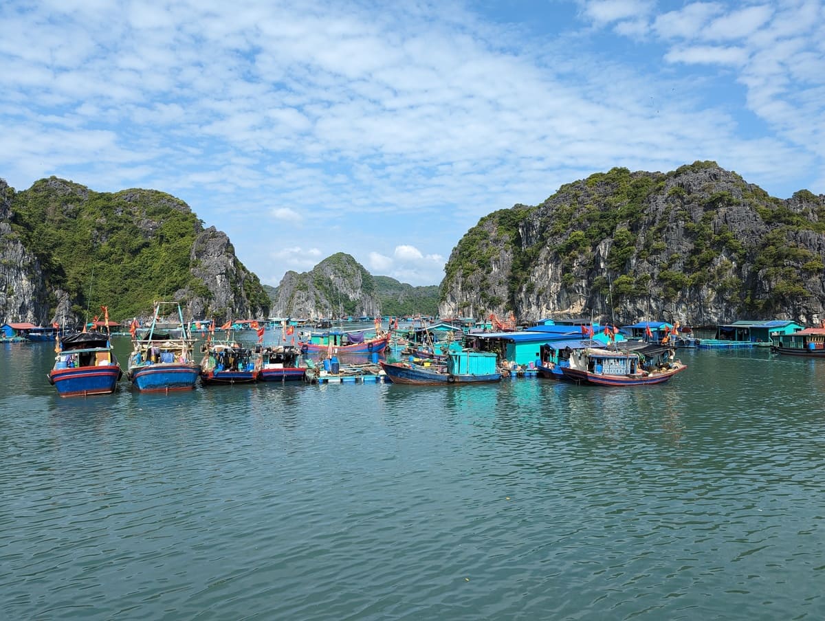 Schwimmendes Fischerdorf in der Halong Bucht