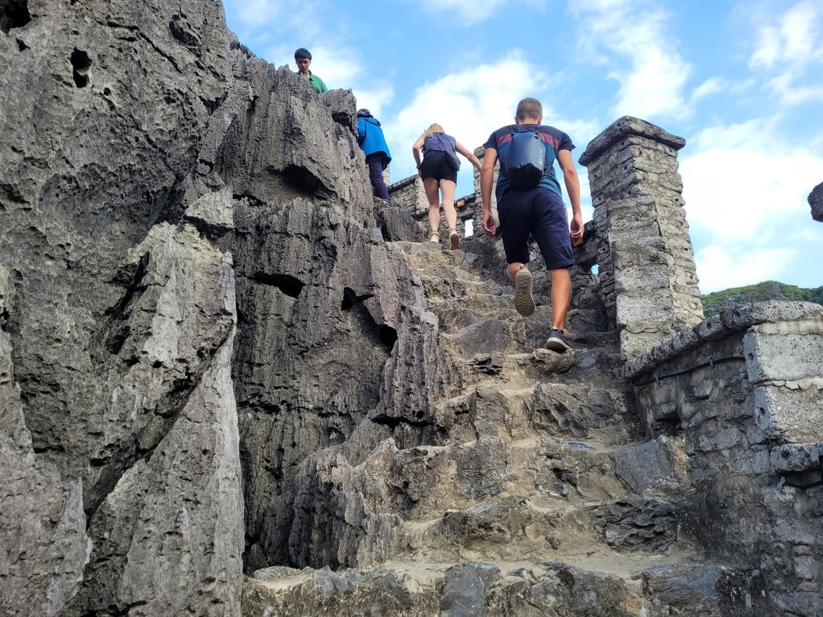 Treppe zum Aussichtspunkt Muang Cave in Ninh Binh