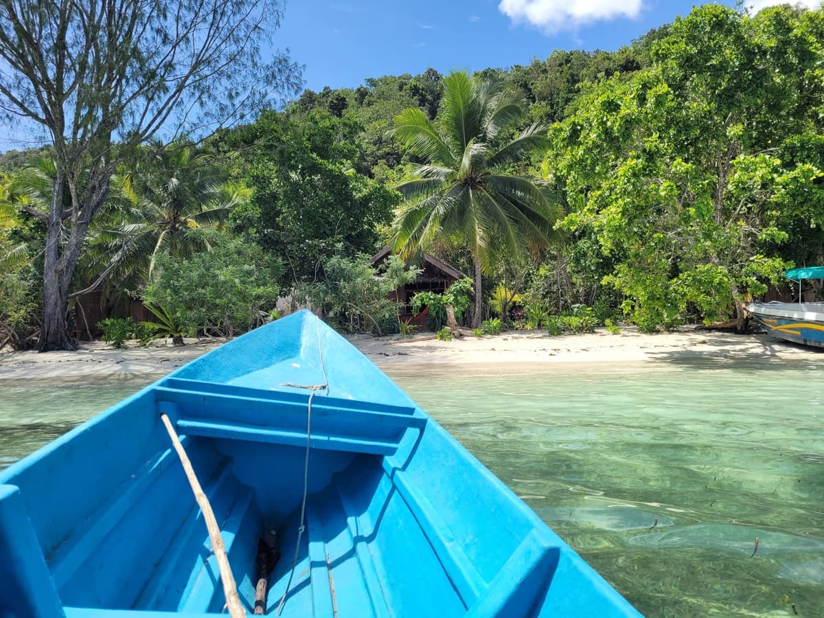 Bin Meos Unterkunft auf Kri in Raja Ampat direkt am Meer