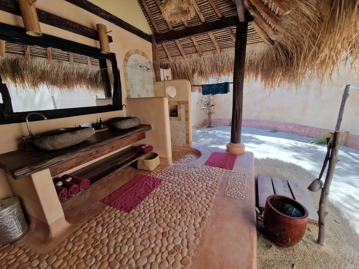 Badezimmer im Freien der Eco Lodge