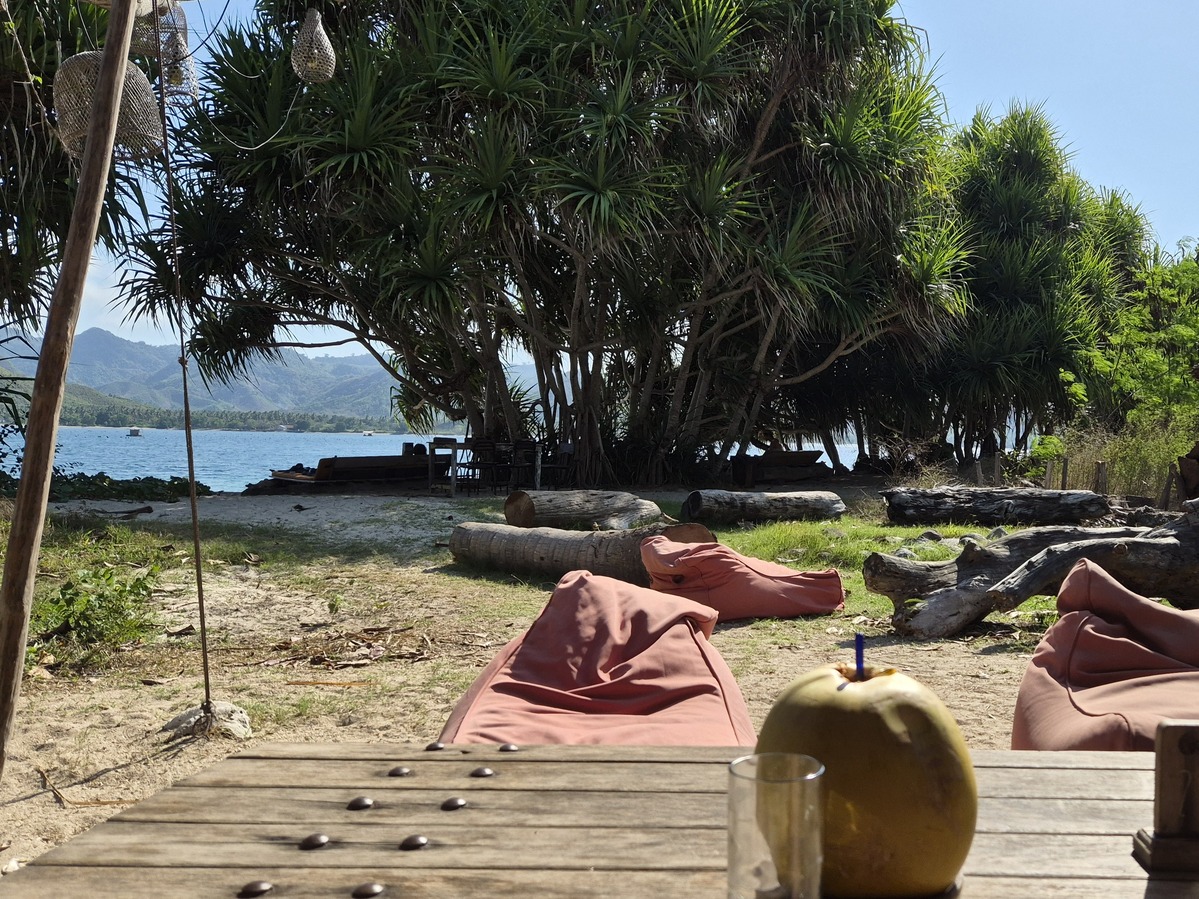 Im Eco Restaurant mit Blick aufs Meer essen